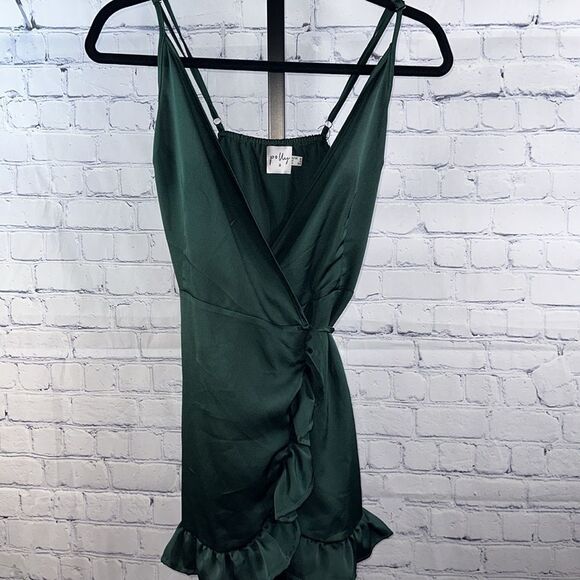 💚 Princess Polly Green Satin Wrap Mini Dress | Ruffle Hem | Size 2 - Picture 4 of 6